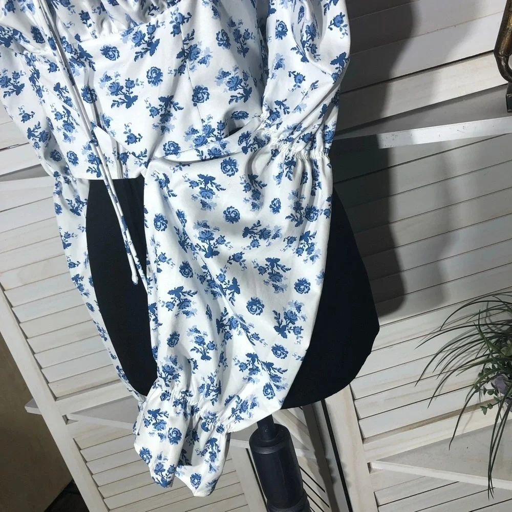 Vintage Y2K Floral Cropped Top Blue and White Medium - Picture 13 of 13